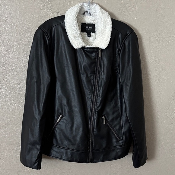 Torrid Women’s Black Faux Leather Sherpa Line Moto Jacket, Size 1/1X Plus Size - Picture 1 of 10